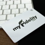 Nel mondo del commercio moderno, fidelizzare il cliente è diventato tanto importante quanto acquisirlo. In questo contesto, le Fidelity Card si confermano uno degli strumenti più efficaci per instaurare un legame con il cliente e incentivare gli acquisti ricorrenti. Cos'è una Fidelity Card? Una Fidelity Card, o carta fedeltà, è una tessera fisica o digitale che permette a un’attività di premiare i propri clienti ogni volta che acquistano. Il meccanismo può essere semplice — ad esempio raccogliere punti per ottenere uno sconto o un premio — oppure promozioni su misura e molto altro. Perché